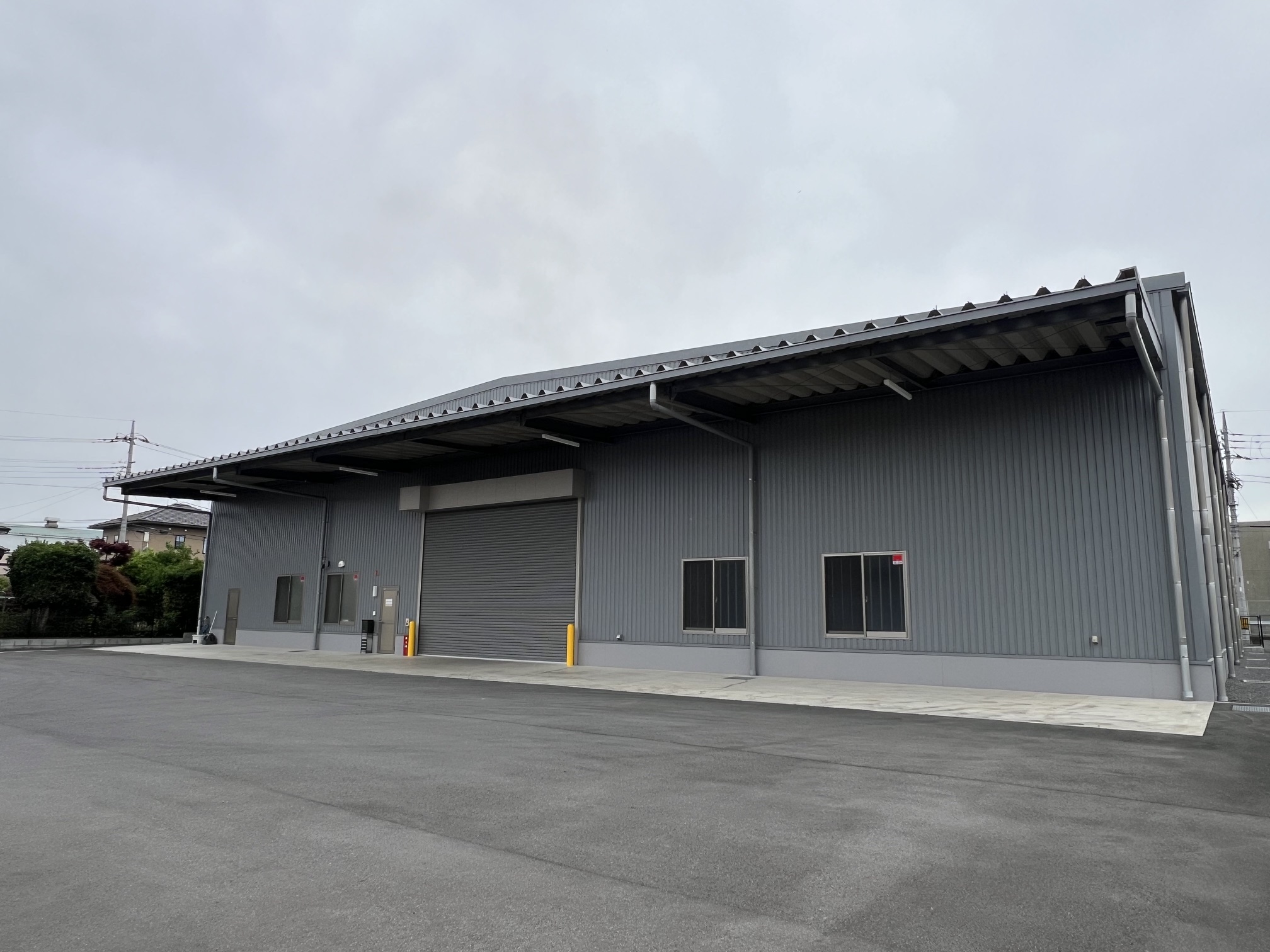 株式会社滋賀運送甲賀<br />
関東支店 大泉営業所倉庫<br />
保管面積:1,929㎡ 約585坪